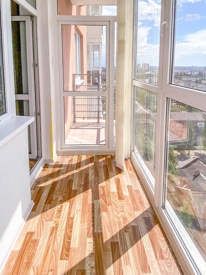 Large 2 Room Apartment With A Beautiful View 2 Min Metro Chernigivska Kyiv Exterior photo