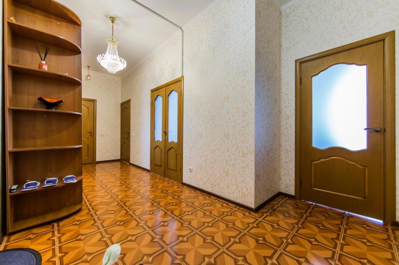 Large 2 Room Apartment With A Beautiful View 2 Min Metro Chernigivska Kyiv Exterior photo