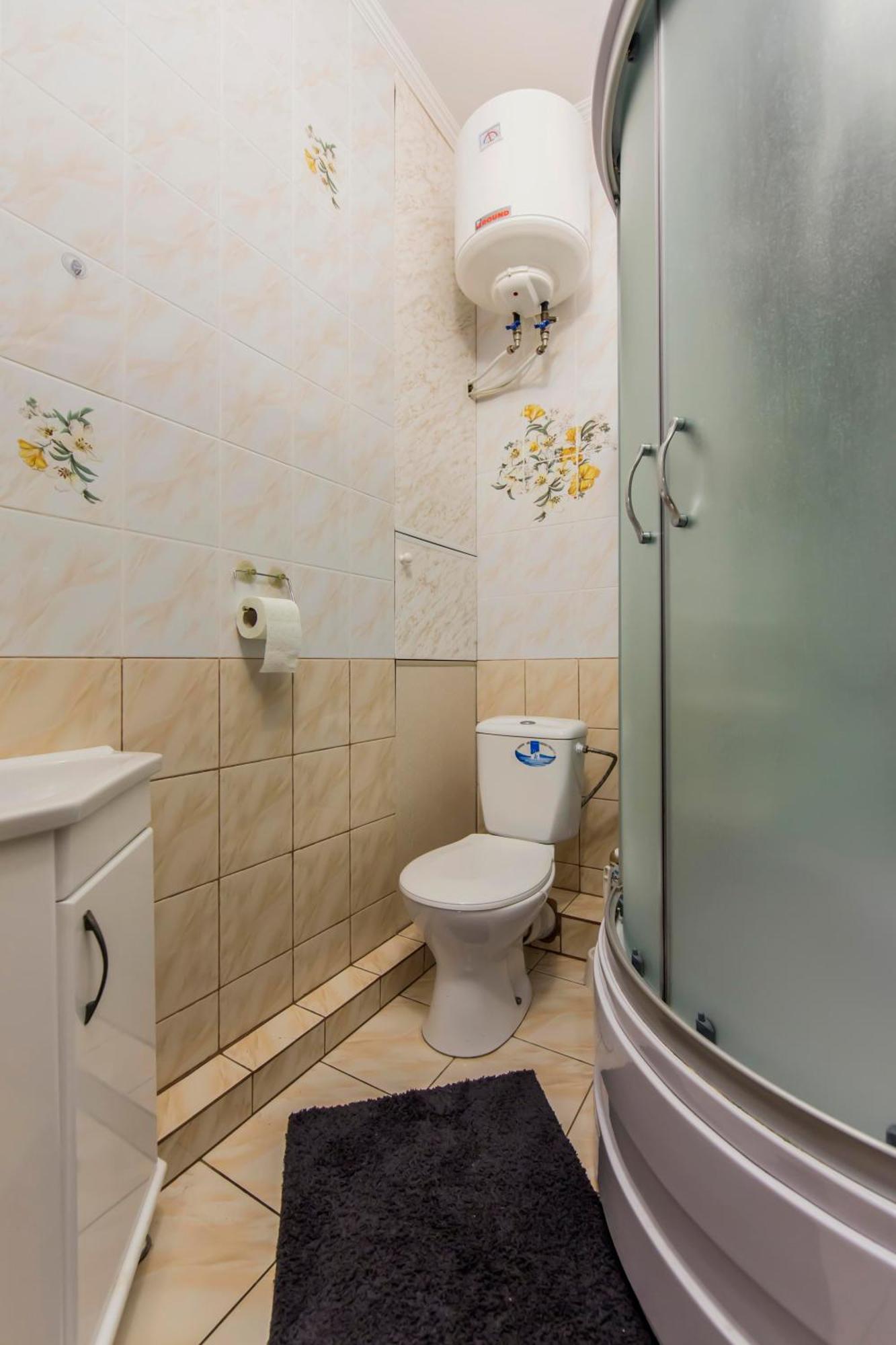 Large 2 Room Apartment With A Beautiful View 2 Min Metro Chernigivska Kyiv Exterior photo