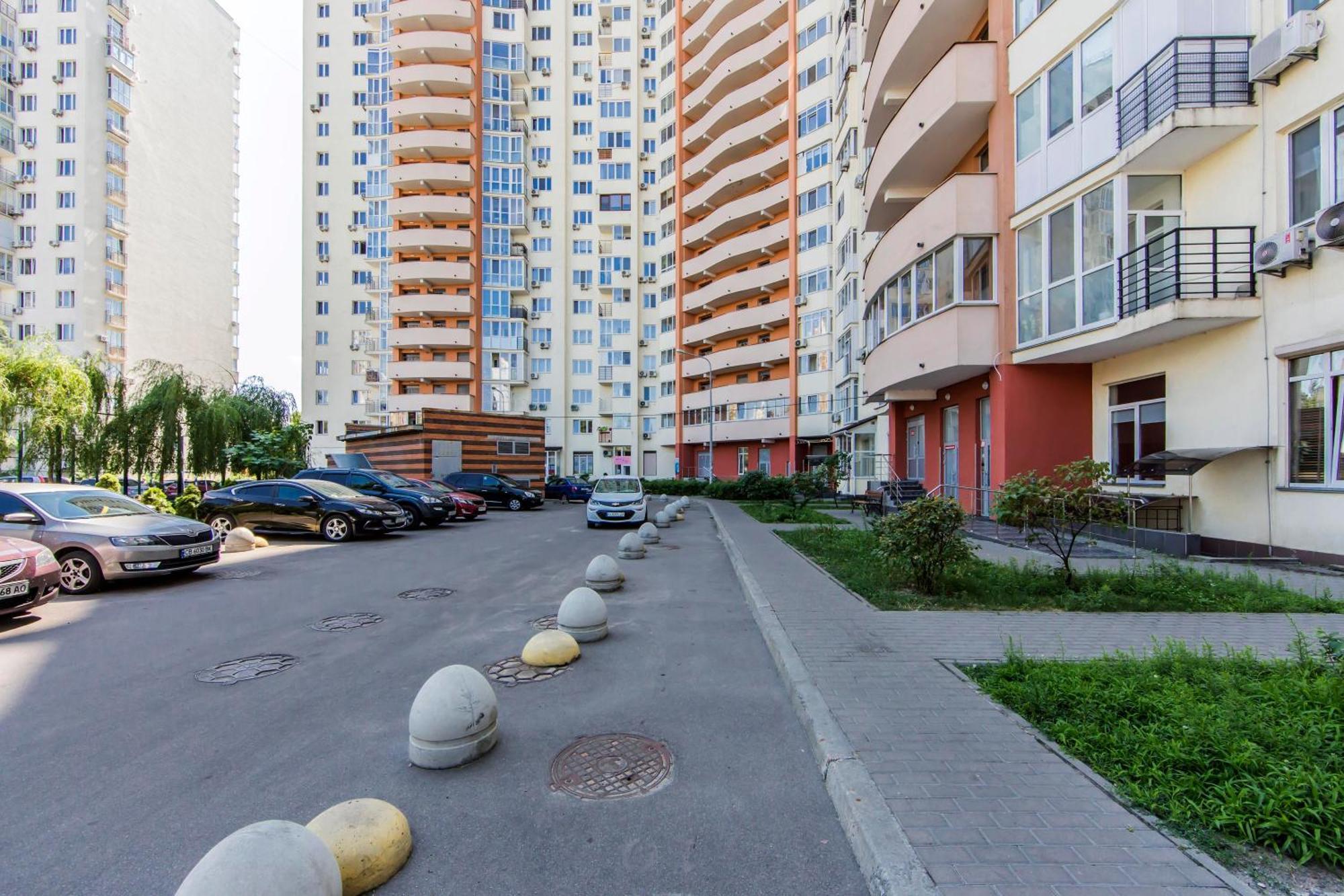 Large 2 Room Apartment With A Beautiful View 2 Min Metro Chernigivska Kyiv Exterior photo