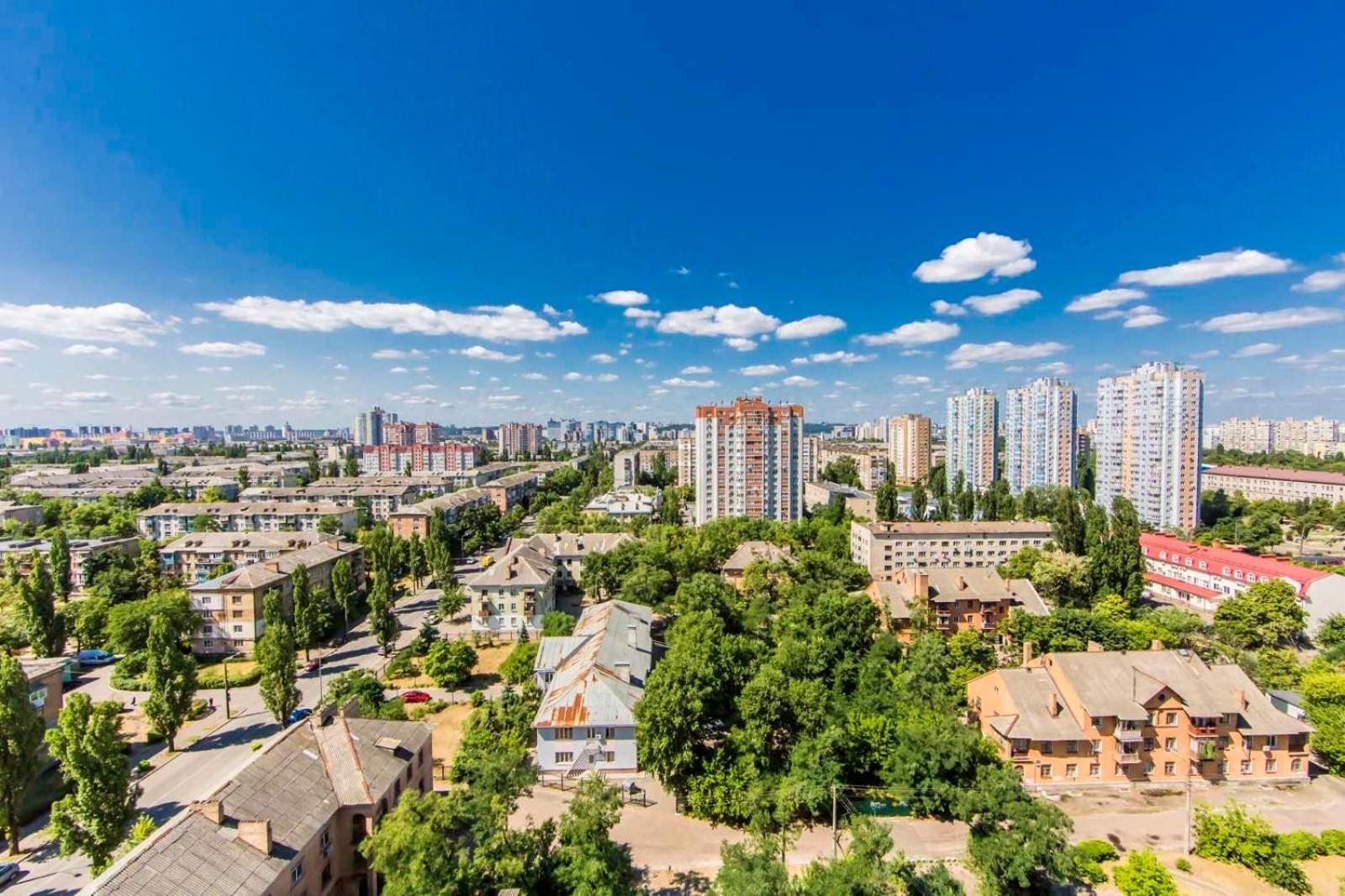 Large 2 Room Apartment With A Beautiful View 2 Min Metro Chernigivska Kyiv Exterior photo